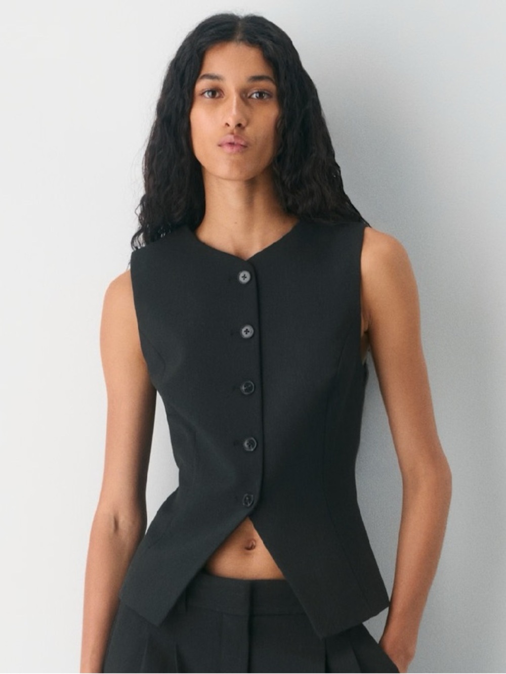 NEW Aritzia Wilfred Regal Vest (Re)ssential Black
